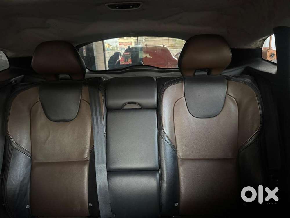 Volvo V40 2015 Diesel 180000 Km Driven