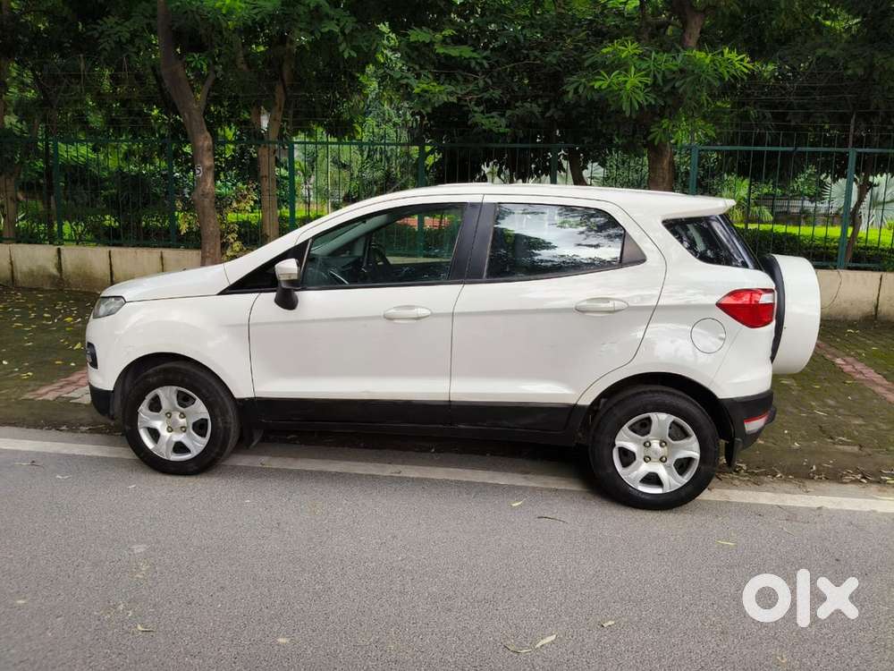 2016 Ford Petrol Car, 67000 Km Driven