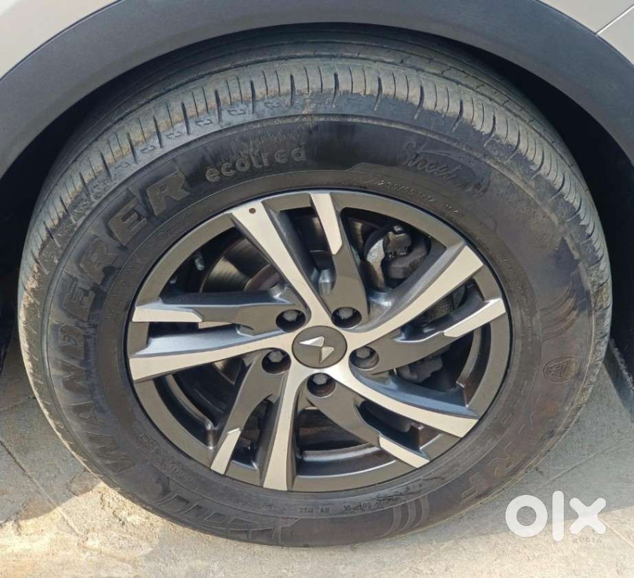 Mahindra Xuv700 2.2 Ax 5 Diesel At Str, 2022, Diesel