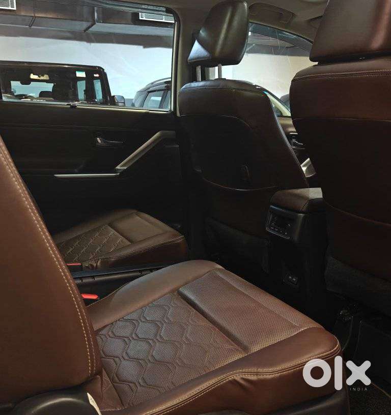 Toyota Innova Hycross 2.0 Zx (o) Hybrid 7 Str, 2024