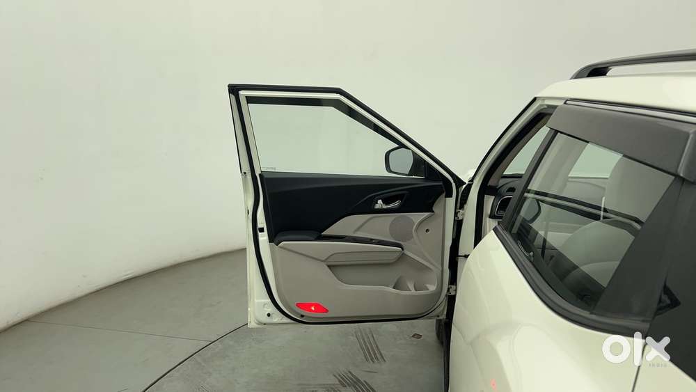 Mahindra Xuv300 W8 (o) 1.5 Diesel Amt, 2020, Diesel