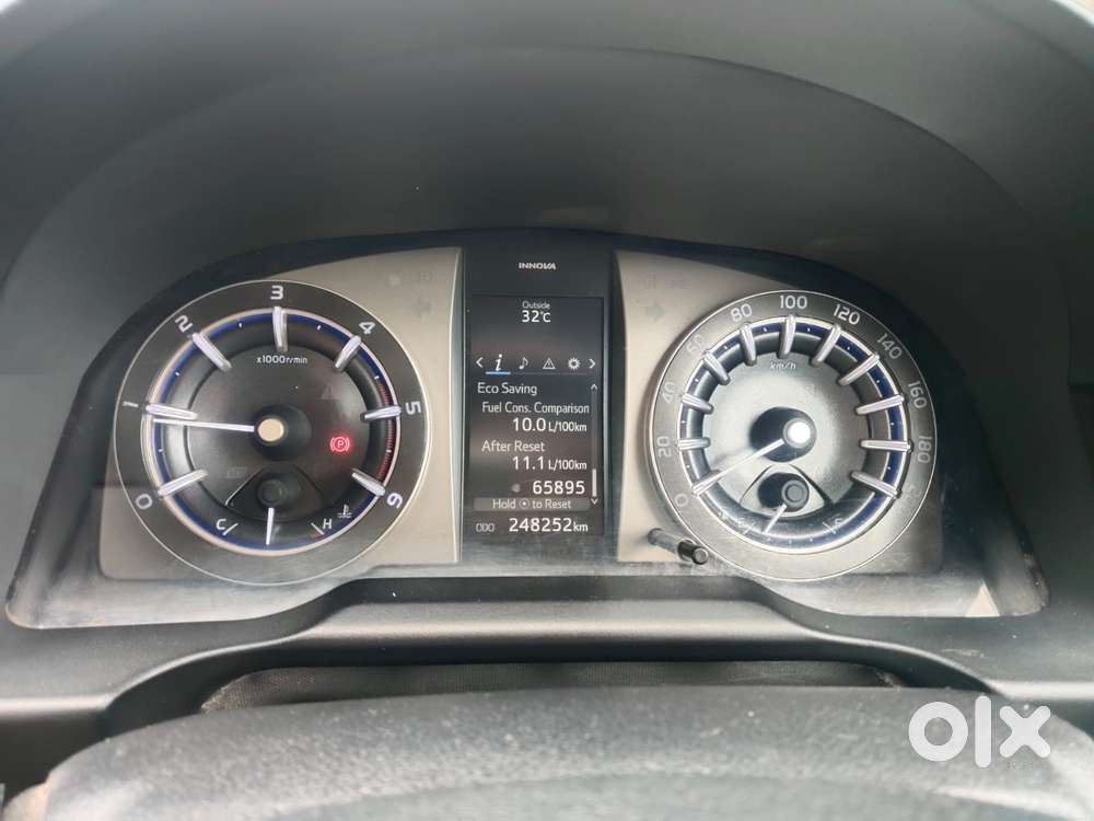 Toyota Innova Crysta 2.4 V, 2016, Diesel