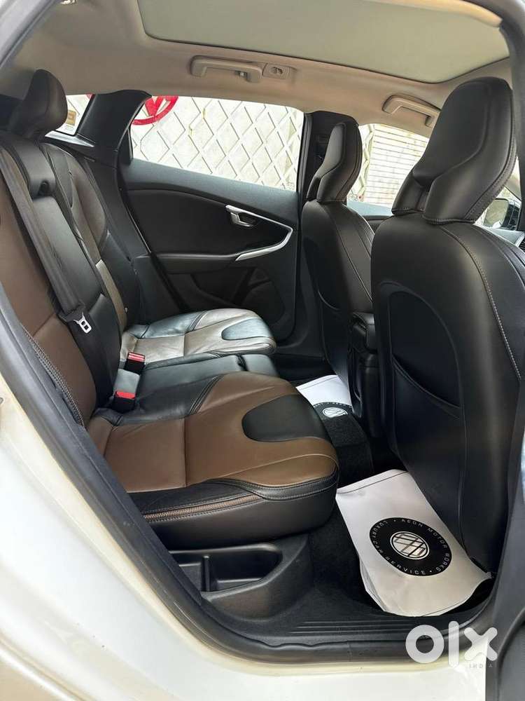 Volvo V40 Cross Country 2015 Diesel In Good Condition