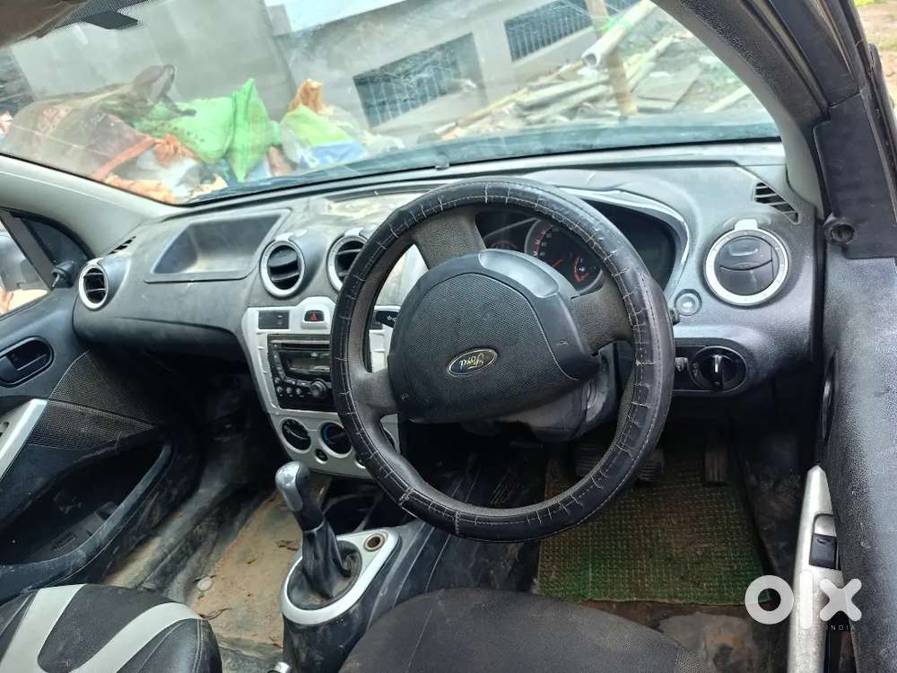 Ford Figo Zxi Petrol 2012