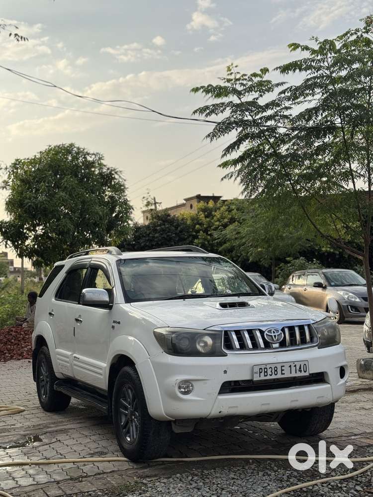 Toyota Fortuner 3.0 4x4 Manual, 2011, Diesel