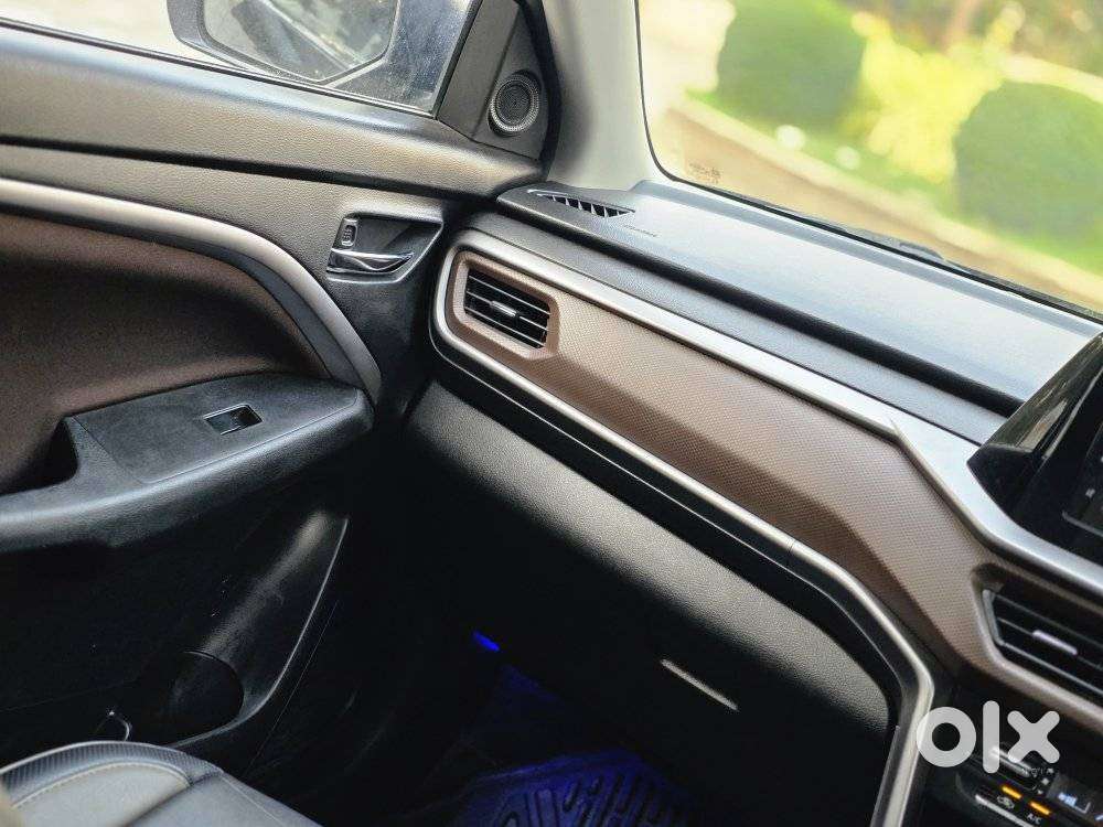 Maruti Suzuki Brezza Zxi S-cng, 2024, Cng & Hybrids