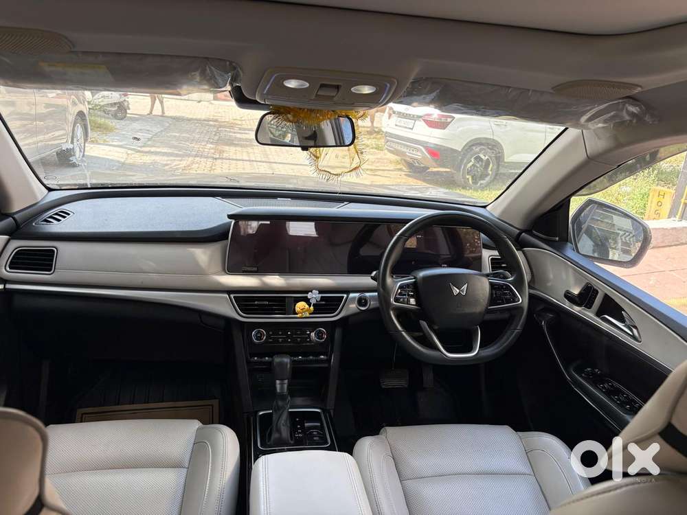 Mahindra Xuv700 Ax7l 6 Str At, 2022, Diesel