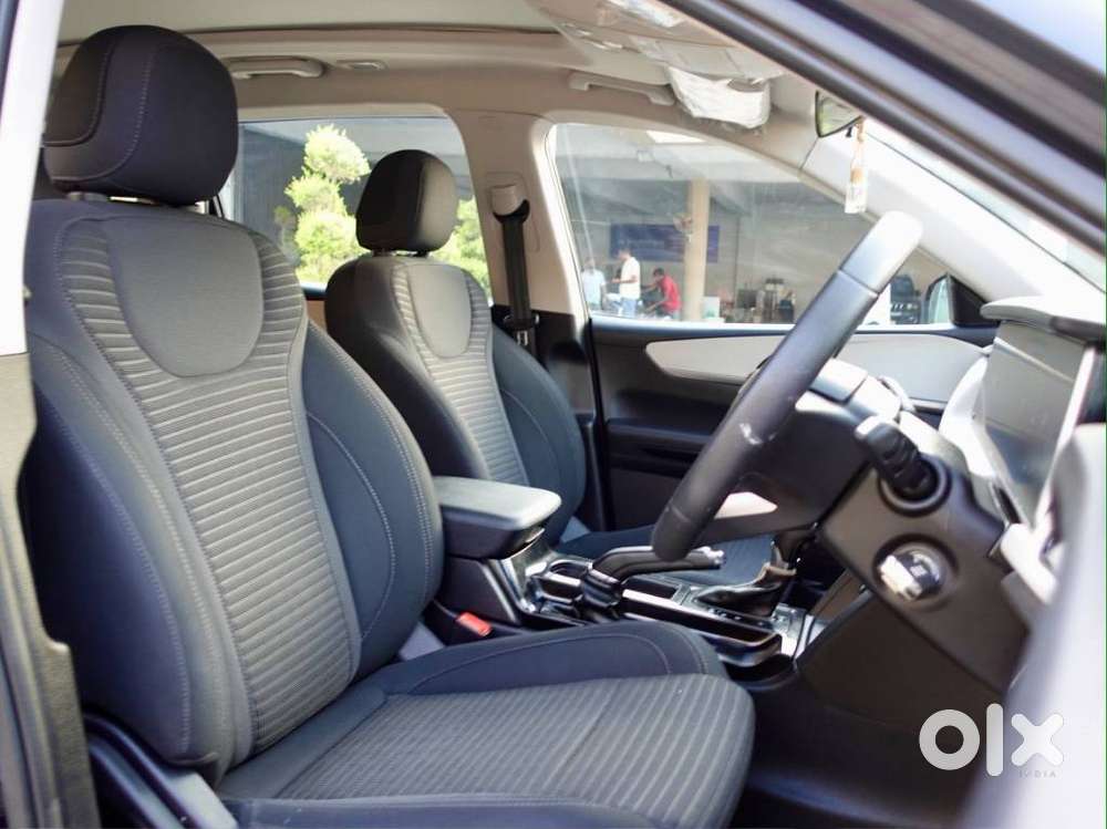 Mahindra Xuv700 2.0 Ax 5 Petrol At Str, 2022, Petrol