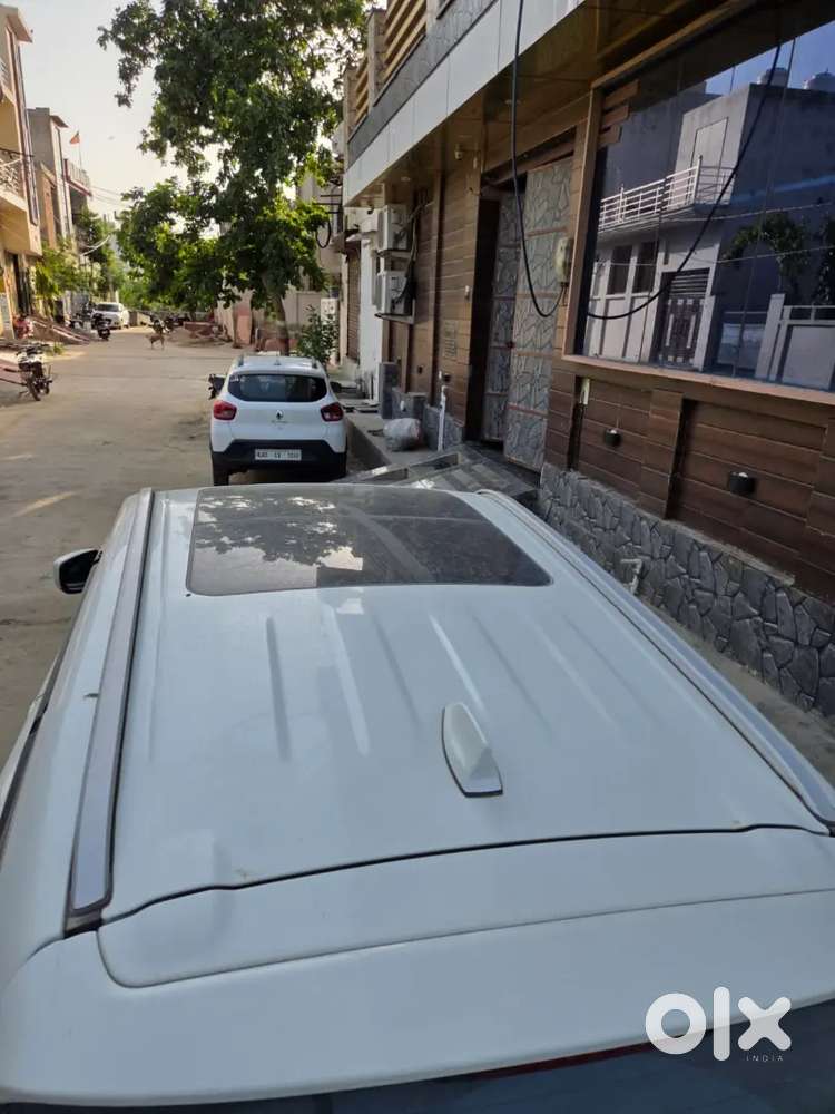 Grand Vitara Strong Hybrid, Sunroof, Top Model Very Good Condition.