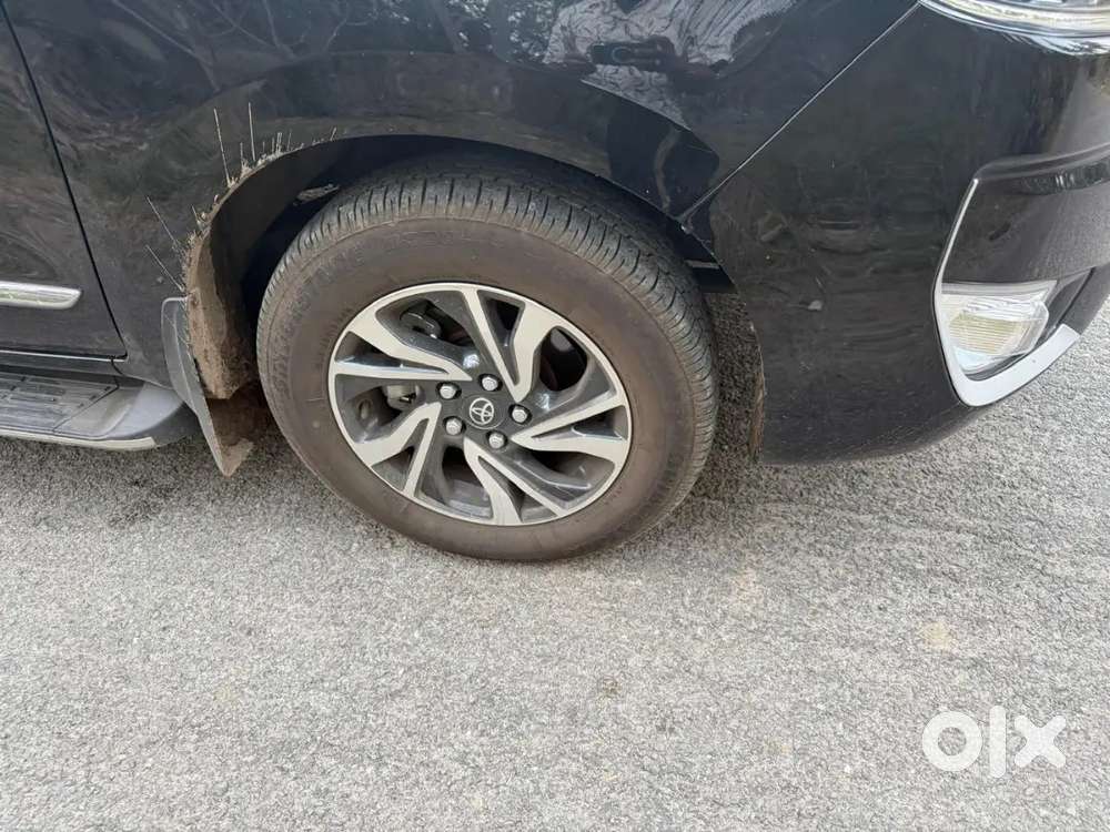 Toyota Innova Crysta 2025 Diesel 8200 Km Driven , Accessories Fitted