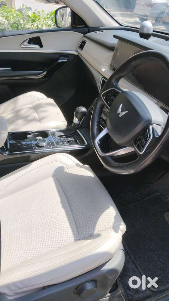 Mahindra Xuv700 2.0 Ax 7 Petrol At Luxury Pack Str, 2022, Petrol