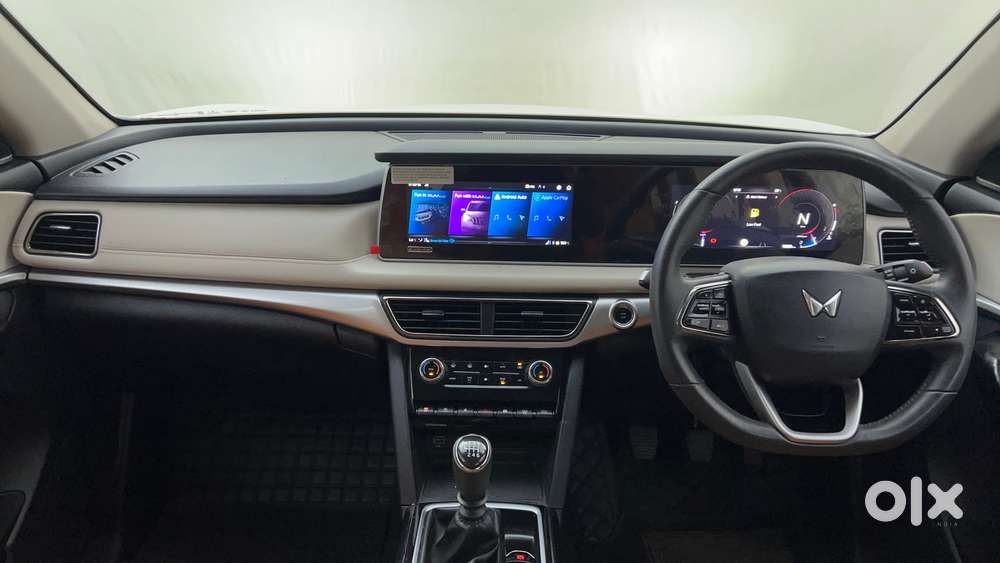 Mahindra Xuv700 2.2 Ax 7 Diesel Mt Luxury Pack Str, 2025, Diesel