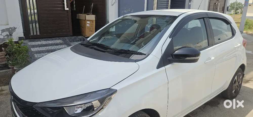 Tata Tiago 2025 Petrol 6112 Km Driven