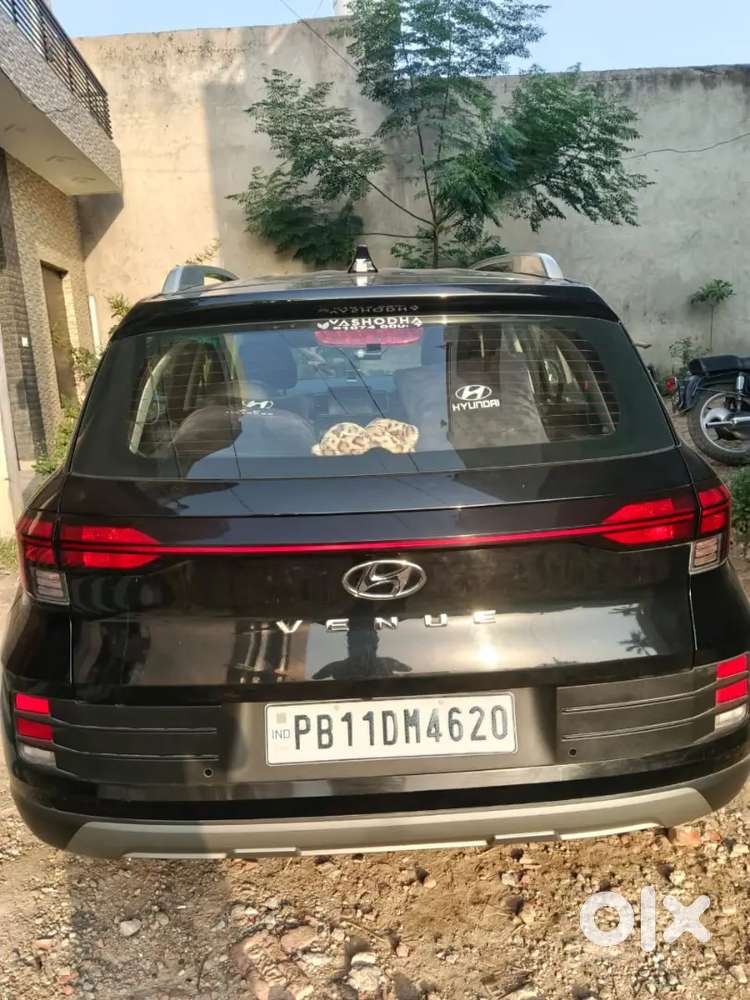 Hyundai Venue Petrol 2025
