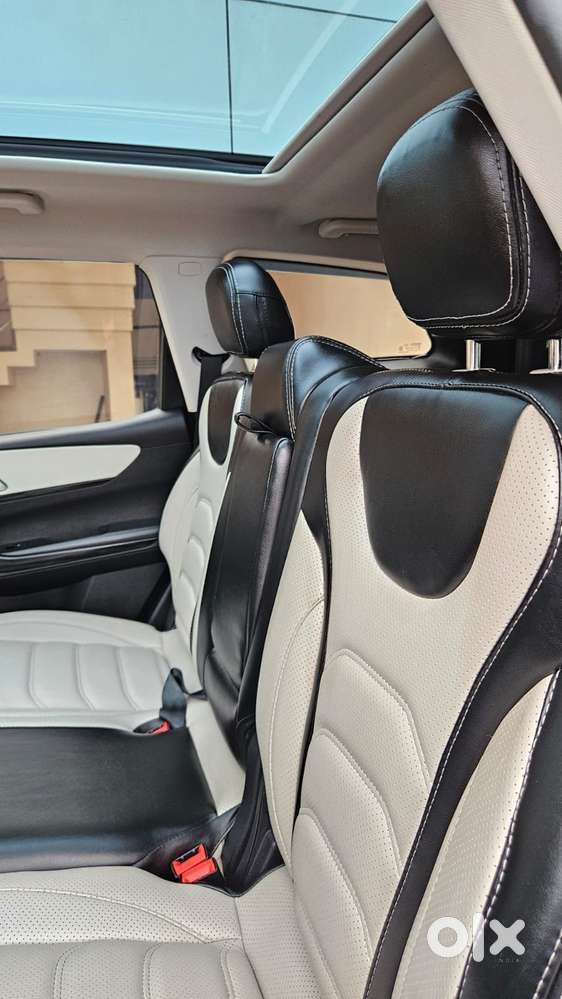 Mahindra Xuv700 2.2 Ax 7 Diesel At Str, 2025, Diesel