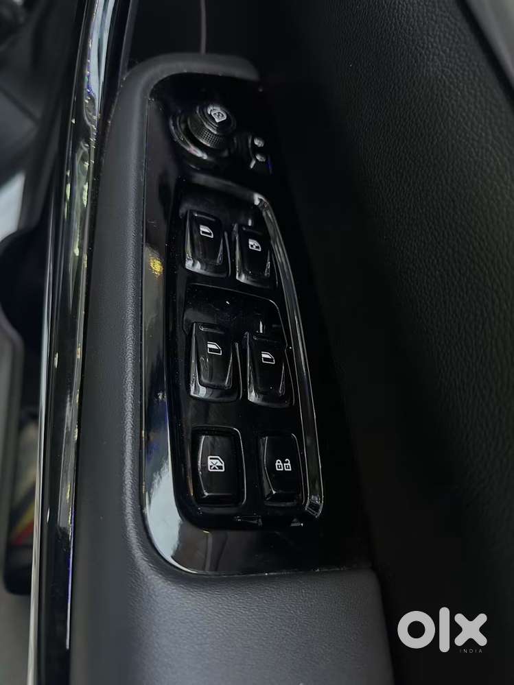 Mahindra Xuv700 2.2 Ax 7 Diesel At Str Awd, 2023, Diesel