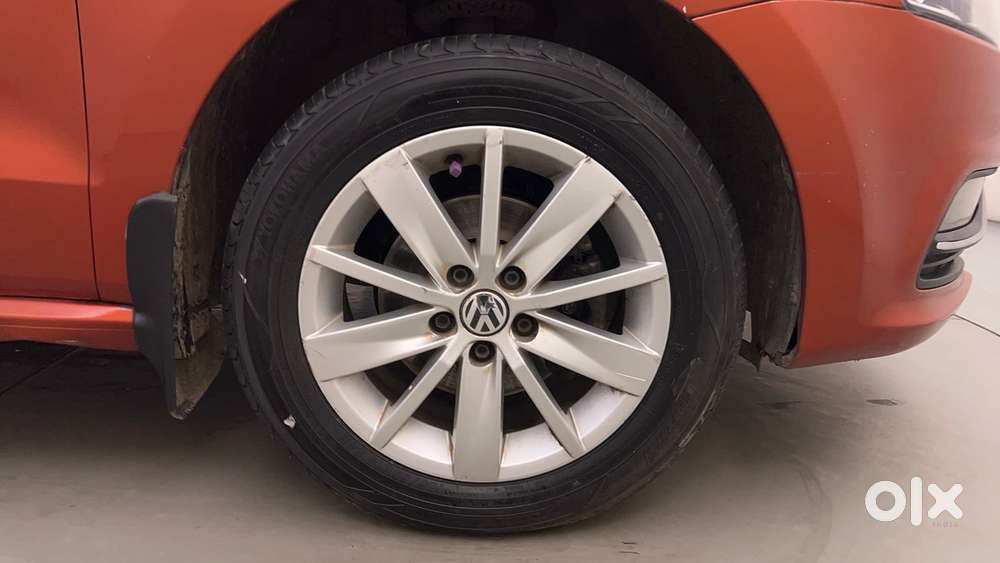 Volkswagen Polo Petrol Highline 1.2l, 2015, Petrol