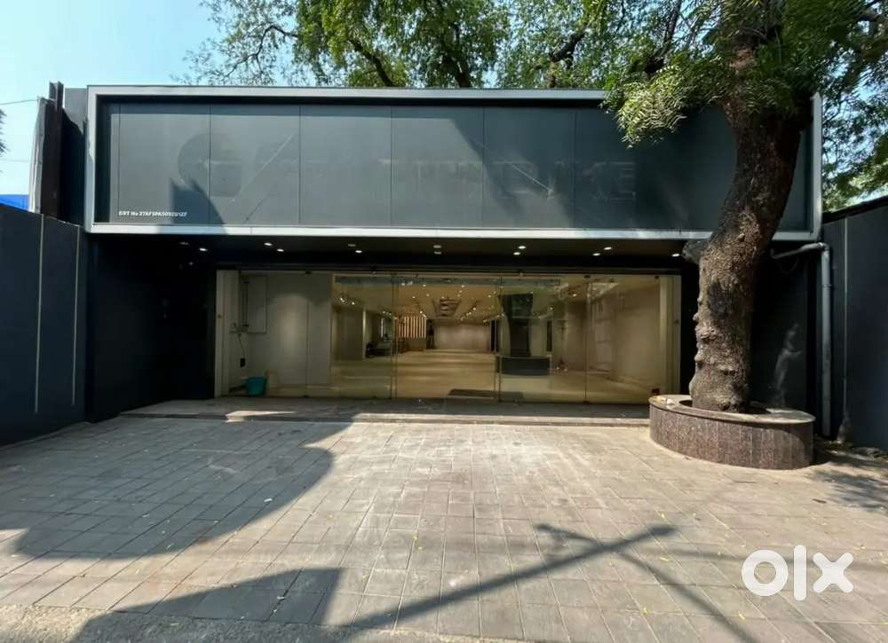 SHOWROOM SPACE AVALIABLE FOR RENT. [ Sadar ]