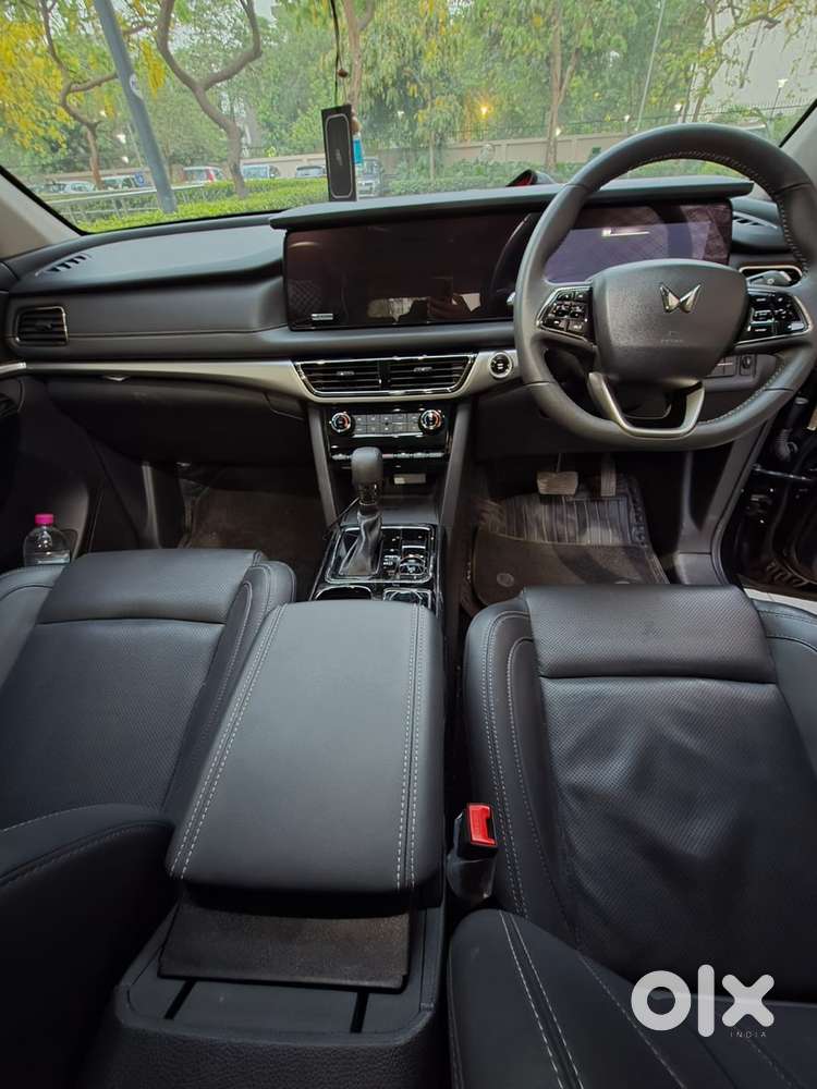 Mahindra Xuv700 Petrol 2025