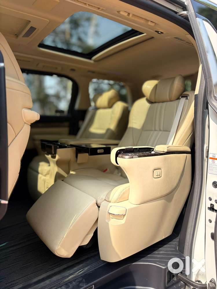 Toyota Vellfire 2.5 Hybrid, 2022, Petrol