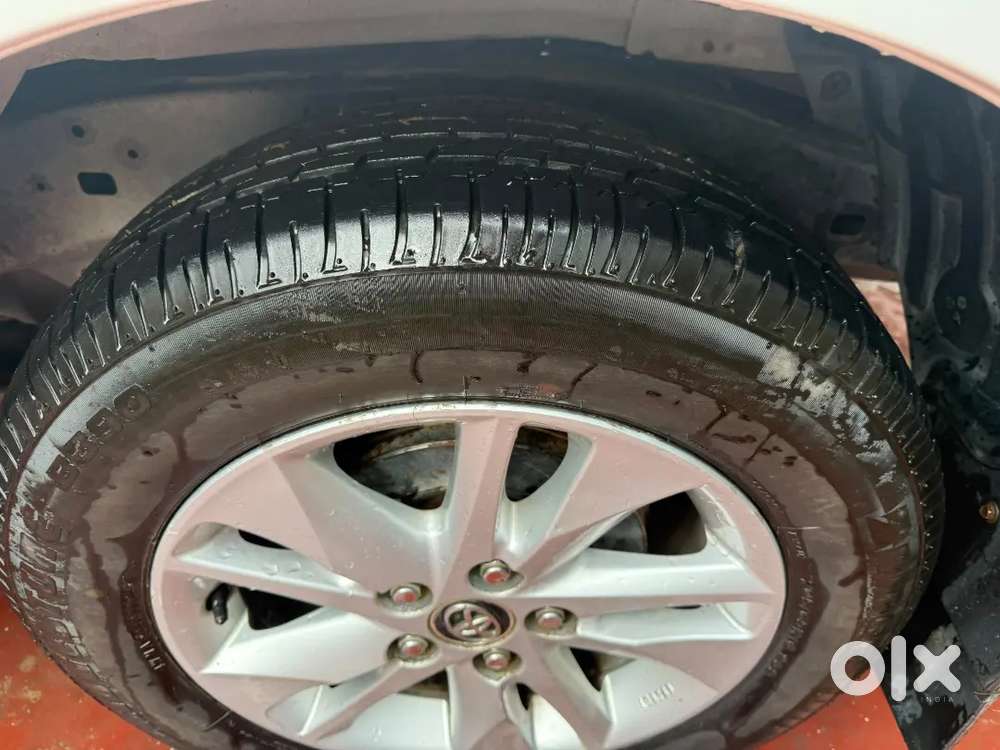 Toyota Innova Crysta Diesel 2.4 Gx 7 Seater