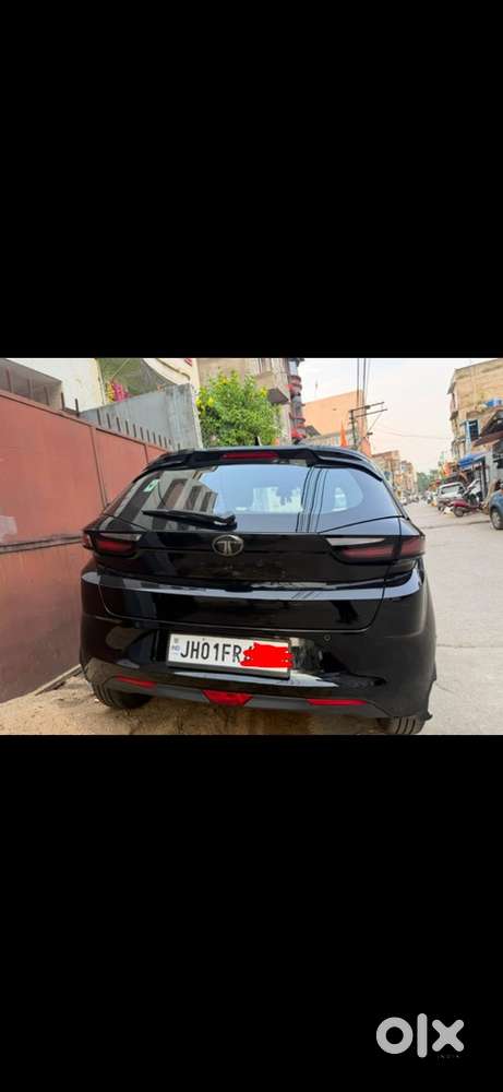 Tata Altroz Dark Edition