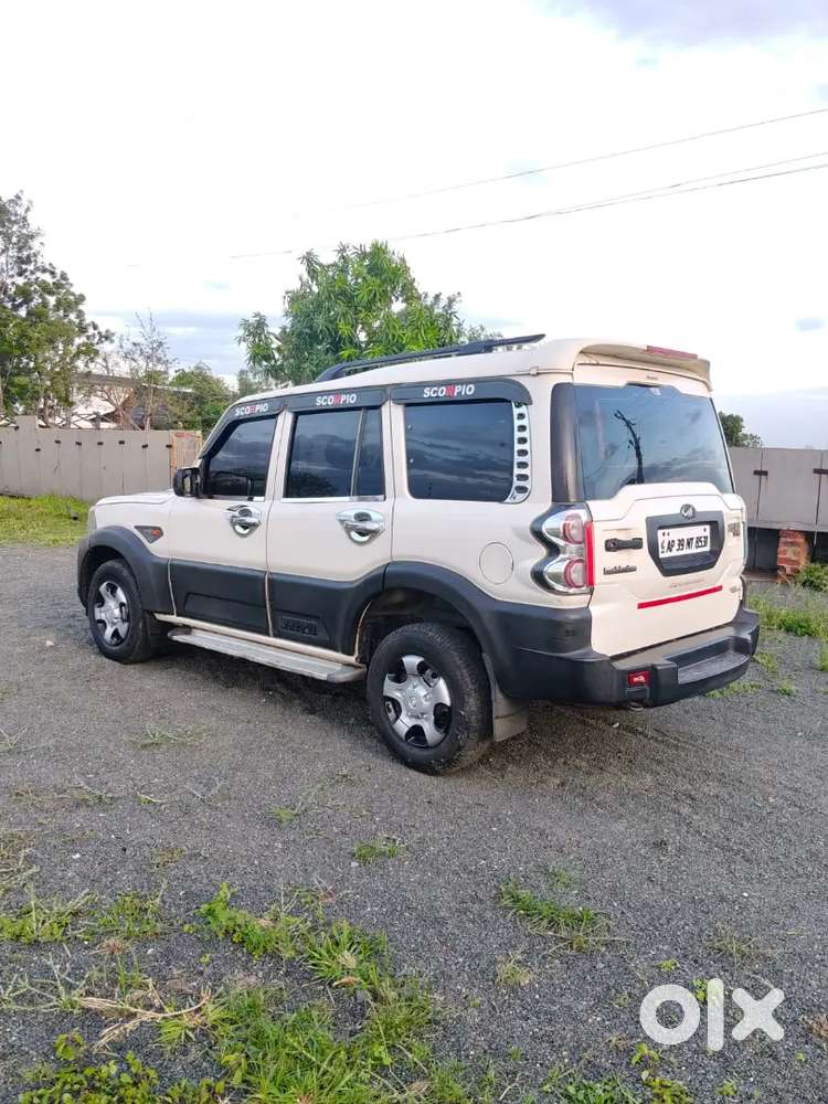 Mahindra Scorpio (9 Seater) S2  Modal 2015