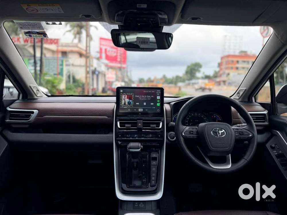 Toyota Innova Hycross 2.0 Zx (o) Hybrid 7 Str, 2025, Petrol
