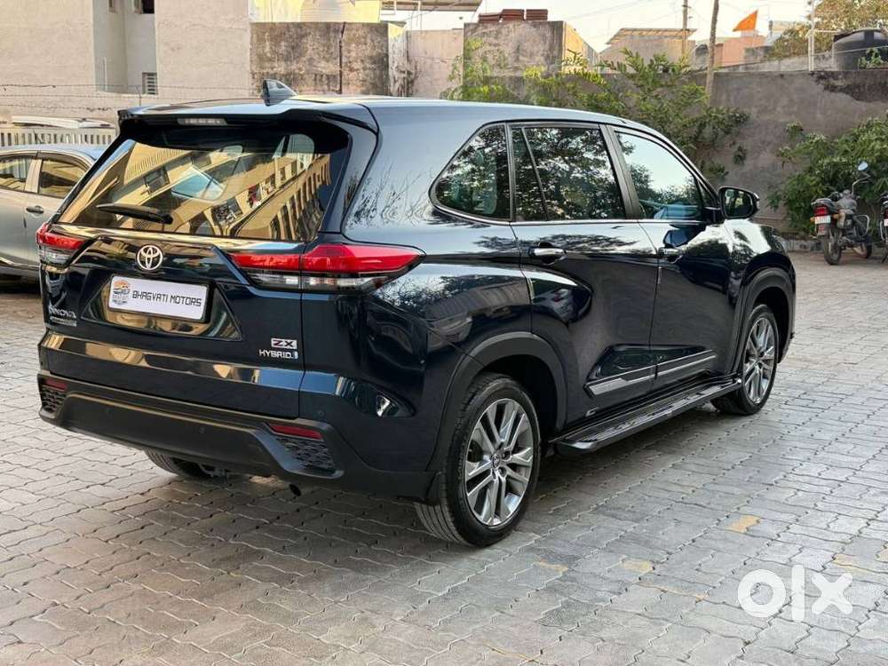 Toyota Innova Hycross, 2023, Petrol