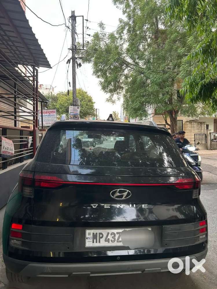 Hyundai Venue 2024 Petrol 15700 Km Driven