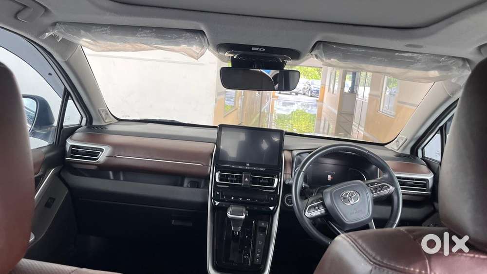 Toyota Innova Hycross 2.0 Zx (o) Hybrid 7 Str, 2024, Petrol