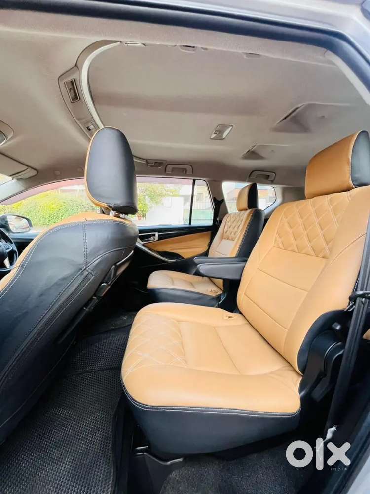Toyota Innova Crysta 2.4 V