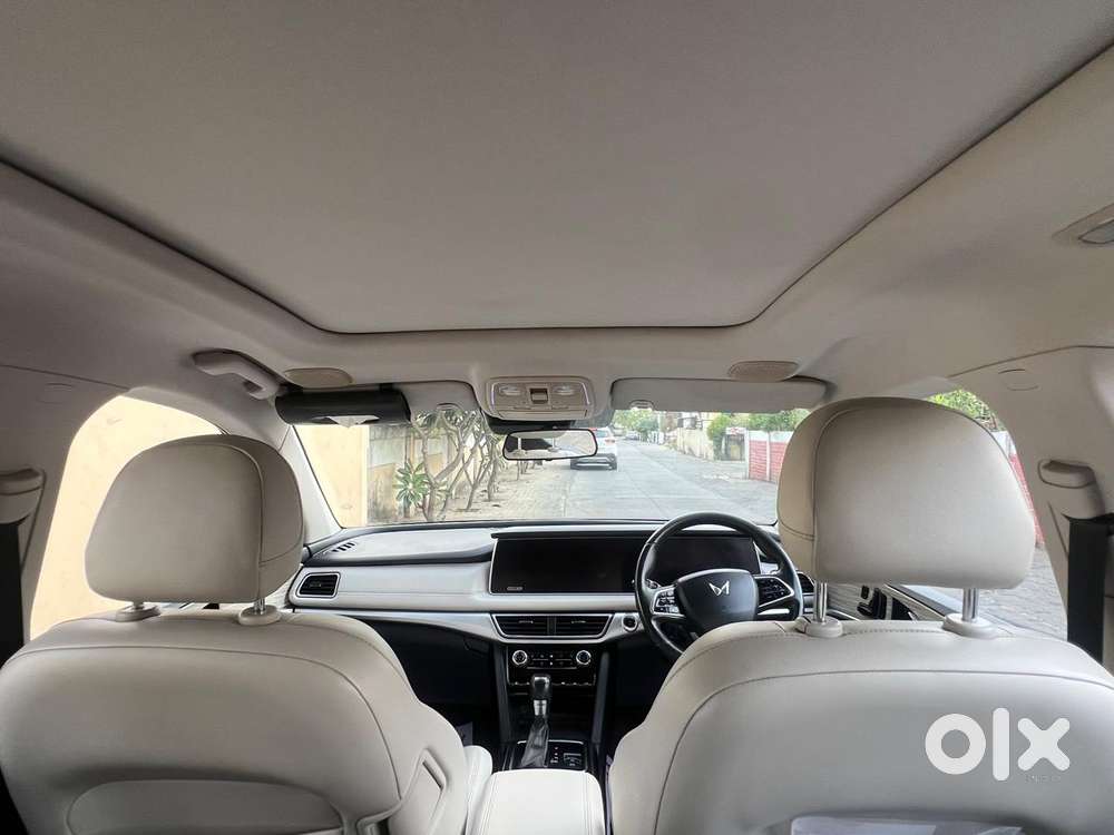 Mahindra Xuv700 2.2 Ax 7 Diesel At Luxury Pack Str Awd, 2022, Diesel