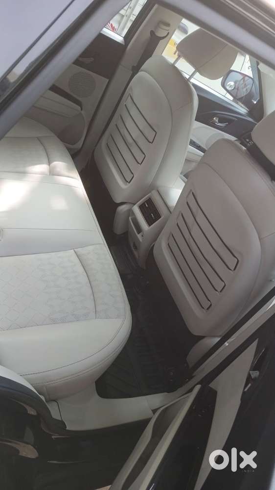 Mahindra Xuv400 El Pro 39.4 Kwh Dual Tone – Top End Model