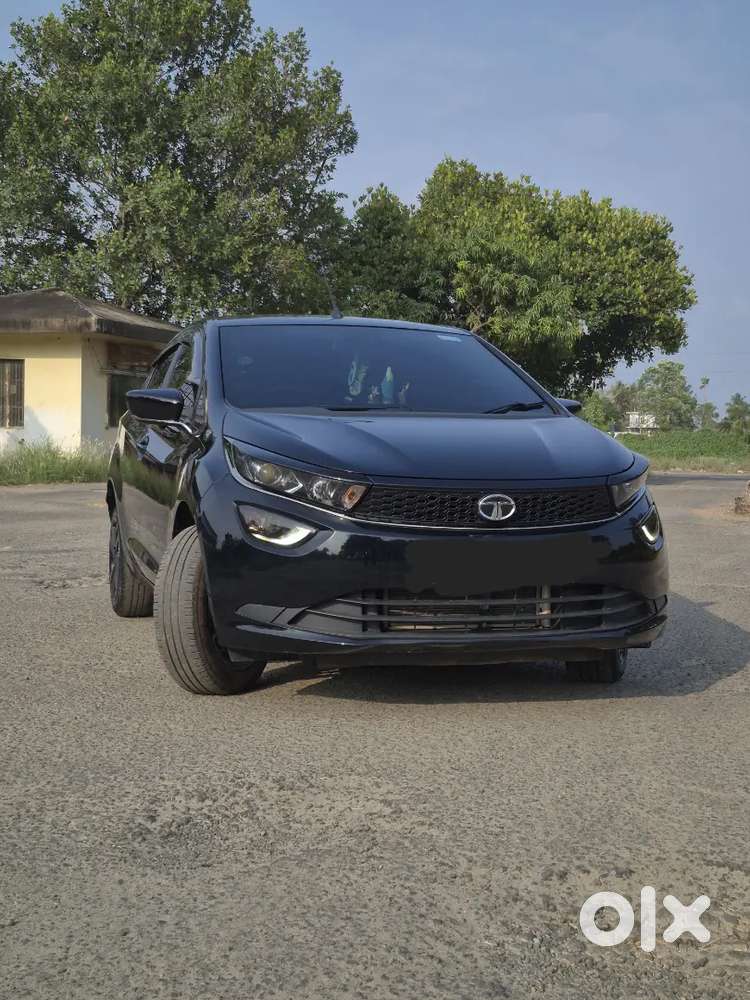 Emmaculate Condition Premium Hatchback 2023 Altroz Dark Edition.