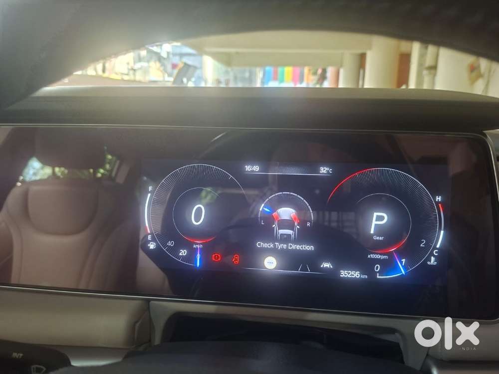 Mahindra Xuv700 Ax7 L Petrol At 7-seater  Top Variant  Excellent Con