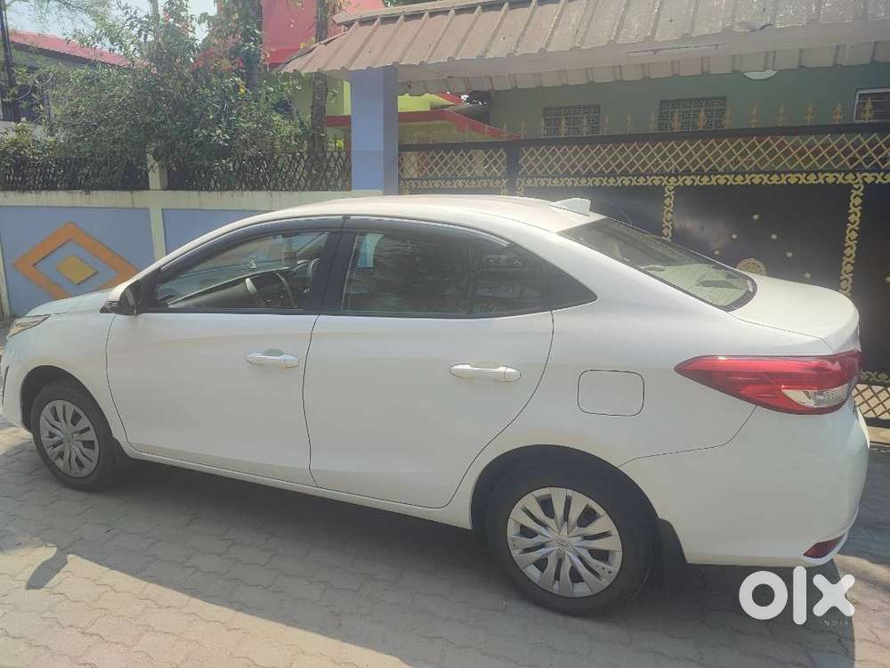 Pristine White Toyota Yaris 1.5 G