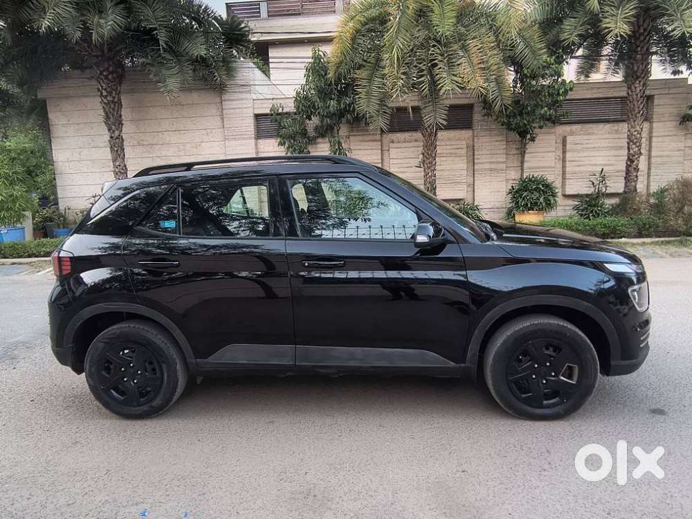 Hyundai Venue S(o) Knight Edition Mt, 2023, Petrol