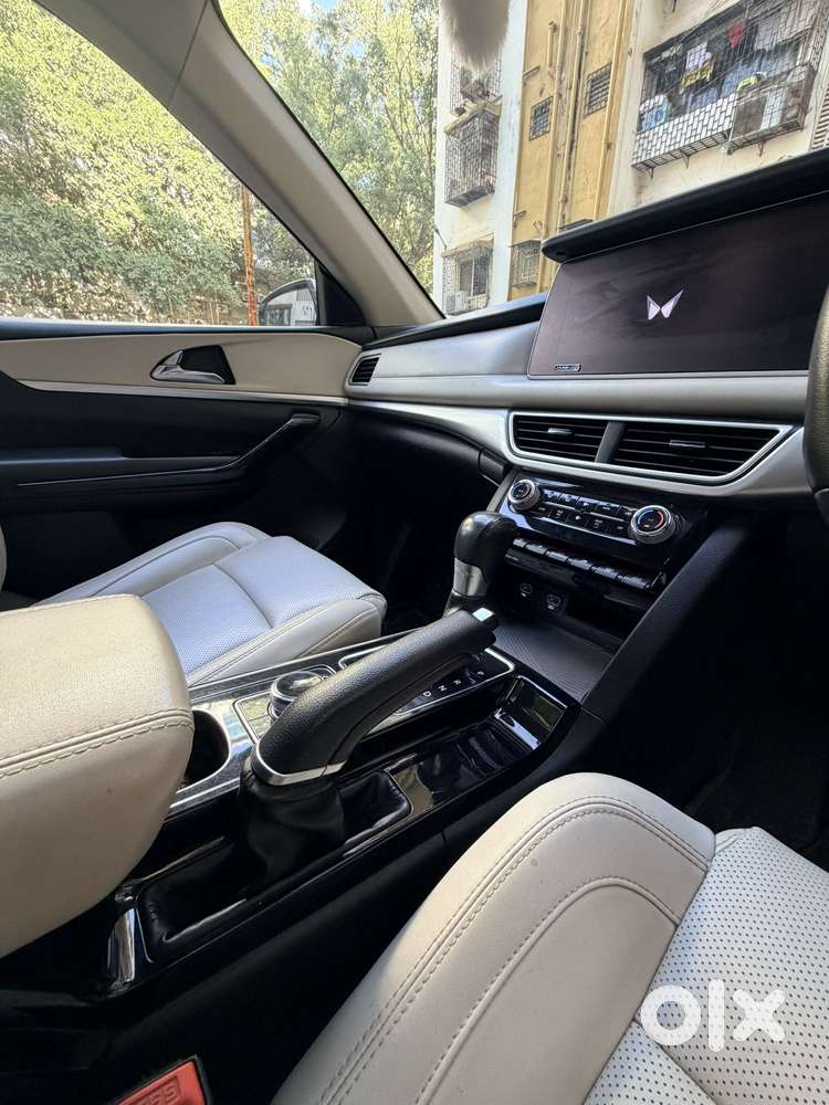 Mahindra Xuv700 2.2 Ax 7 Diesel At Str, 2022, Diesel