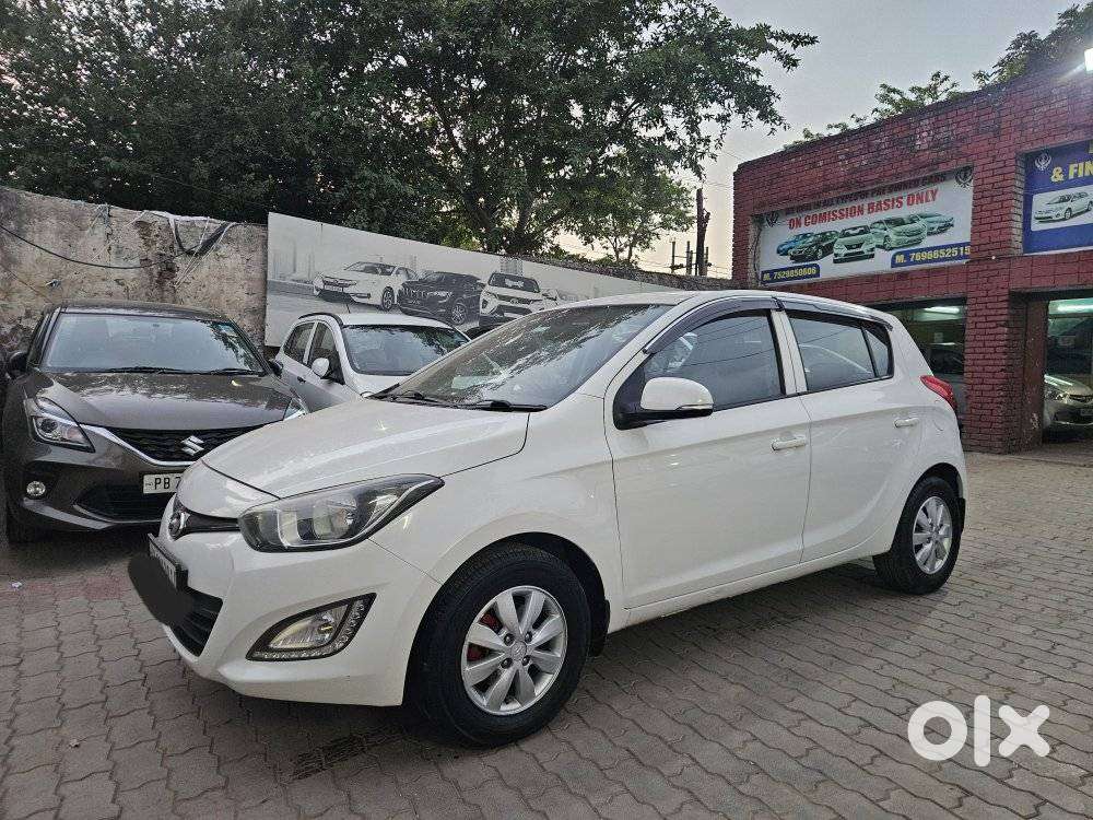 Hyundai I20 Sportz 1.4 Crdi 6 Speed Bs-iv, 2014, Diesel