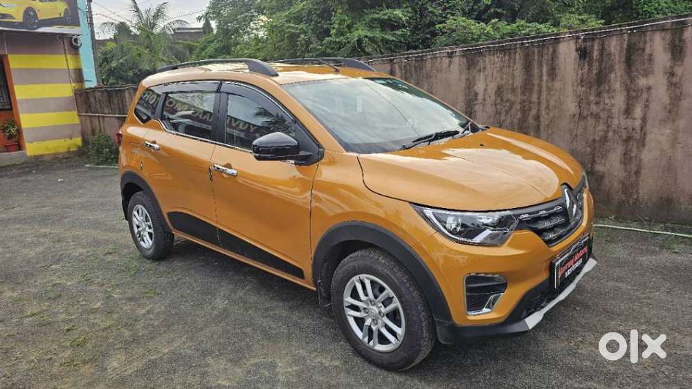 Renault Triber Rxt, 2023, Petrol