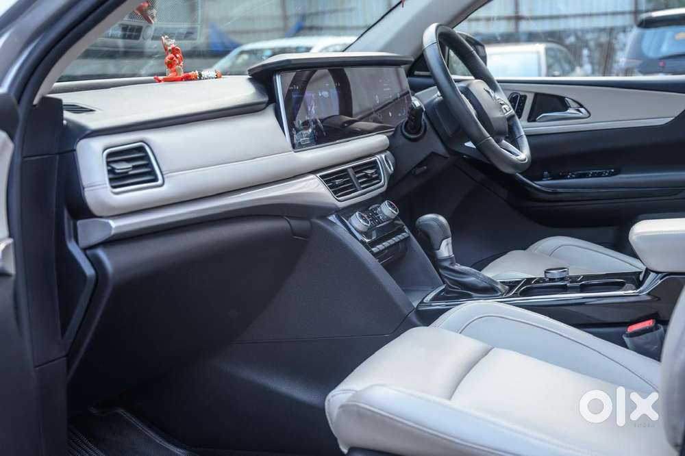 Mahindra Xuv700 2.2 Ax 7 Diesel At Luxury Pack Str Awd, 2022, Diesel