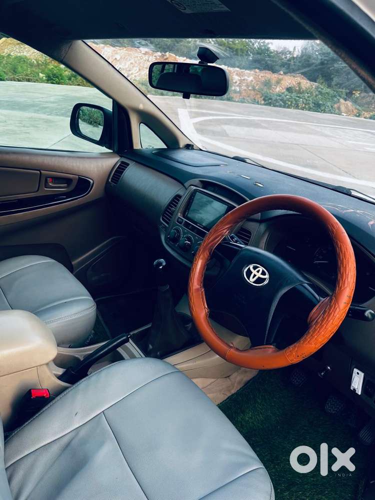 Toyota Innova 2.5 G (diesel) 8 Seater Bs Iv, 2016, Diesel