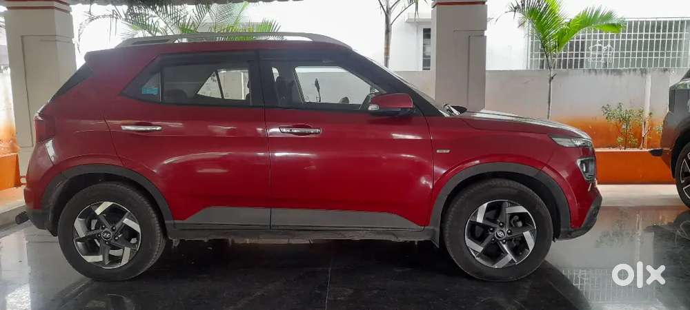 Hyundai Venue 2019 Petrol 68000 Km Driven