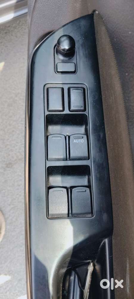 Maruti Suzuki Swift Vxi + Manual, 2017, Petrol