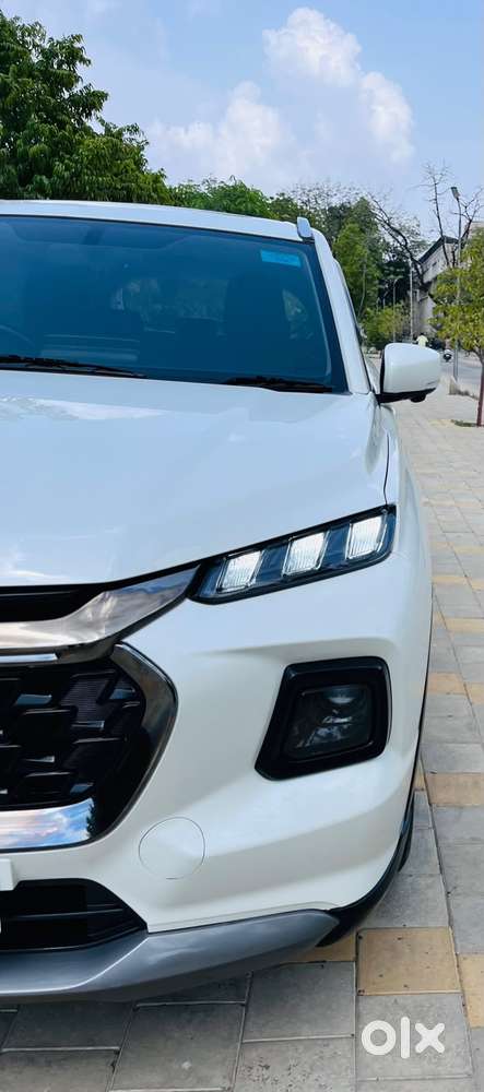 Maruti Suzuki Grand Vitara 1.5 Alpha Plus Intelligent Hybrid Ecvt, 2..