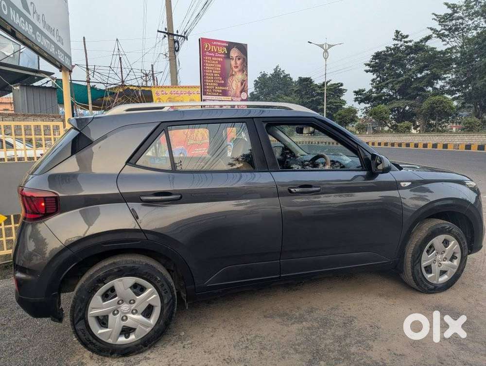 Hyundai Venue 1.2 S (o), 2021, Petrol