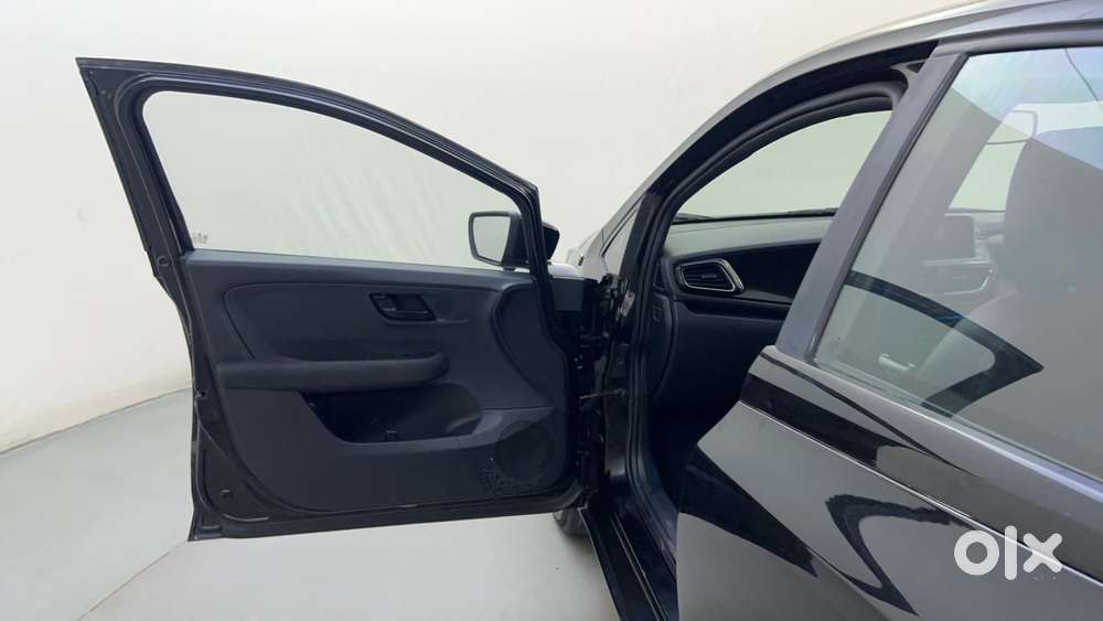 Tata Altroz 1.2 Xz Plus Dark Edition, 2021, Petrol