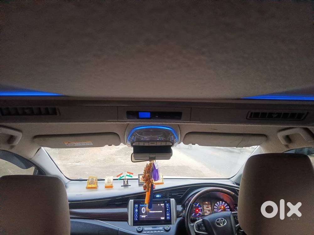 Toyota Innova Crysta 2.4 G Plus Mt 8 Str, 2020