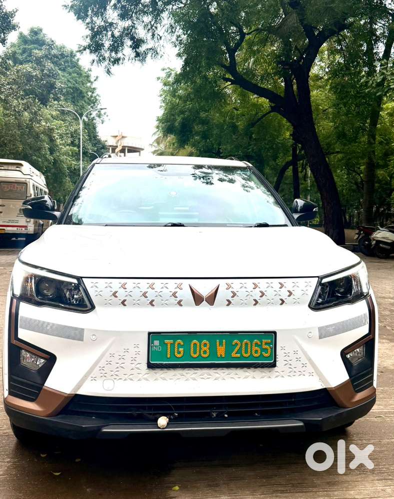 Mahindra Xuv400 Ev 2025 Electric 25000 Km Driven